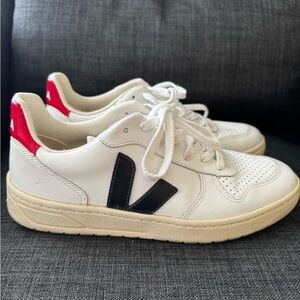 Veja V-10 Leather 
Size 9
Partially worn
White with Navy blue V